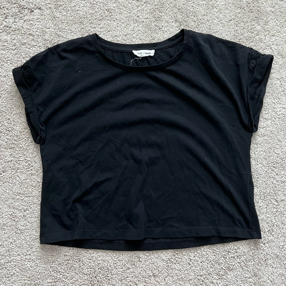 Heartloom Black Cropped Tee